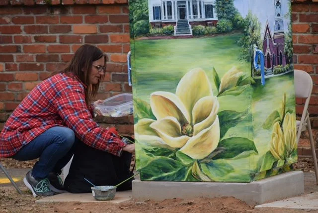 See how Cynthia Epps shares her passion for painting in a unique way