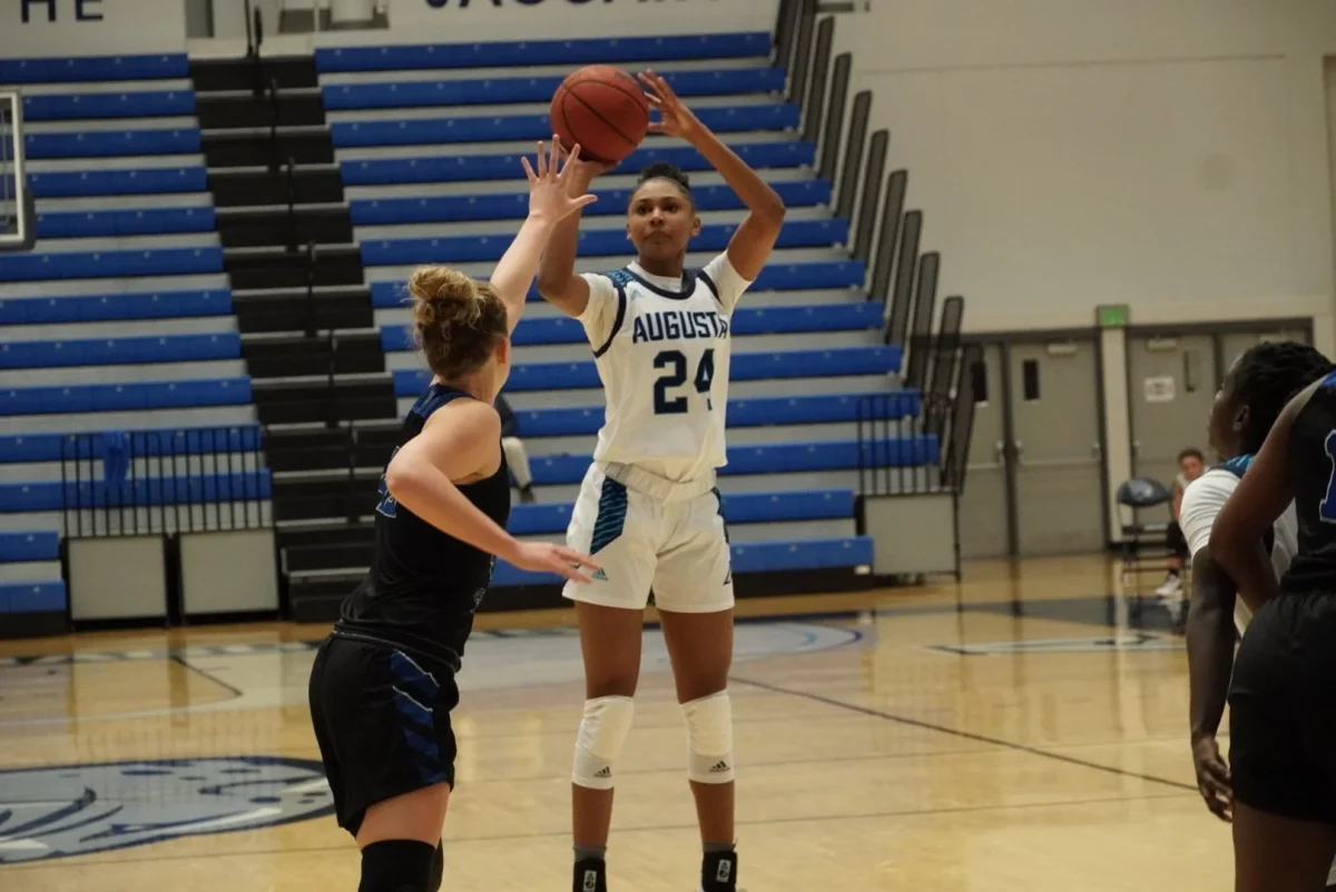 Howard and Manning look to become leaders for AU women’s basketball program