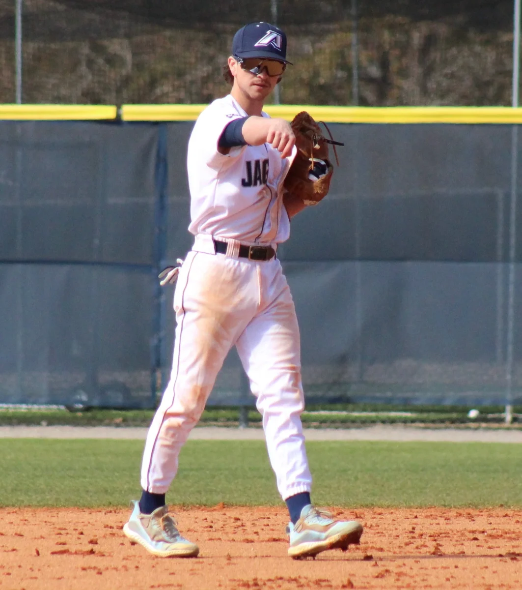Robertson leads AU baseball during his fifth-year finale&nbsp;