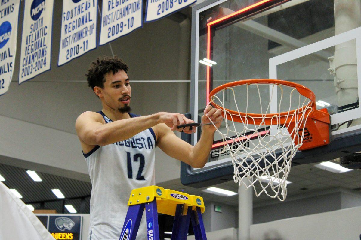 Photo carousel: Jaguar men's basketball team captures regional crown