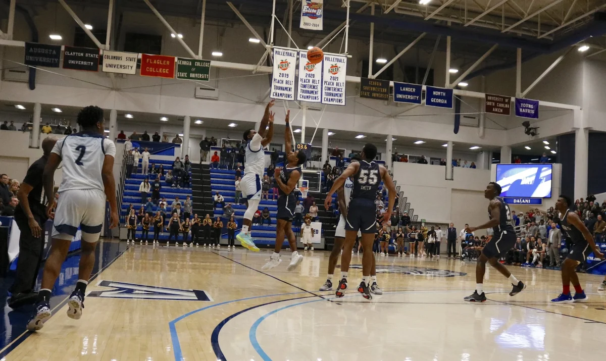 Arnold’s last-second&nbsp;heroic 3-point shot sends Jaguars to Elite Eight, where they will face Chico State
