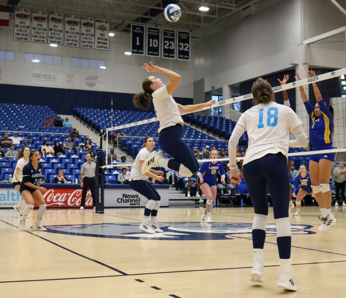 Lander VB team halts Jaguars' winning streak with four-set victory