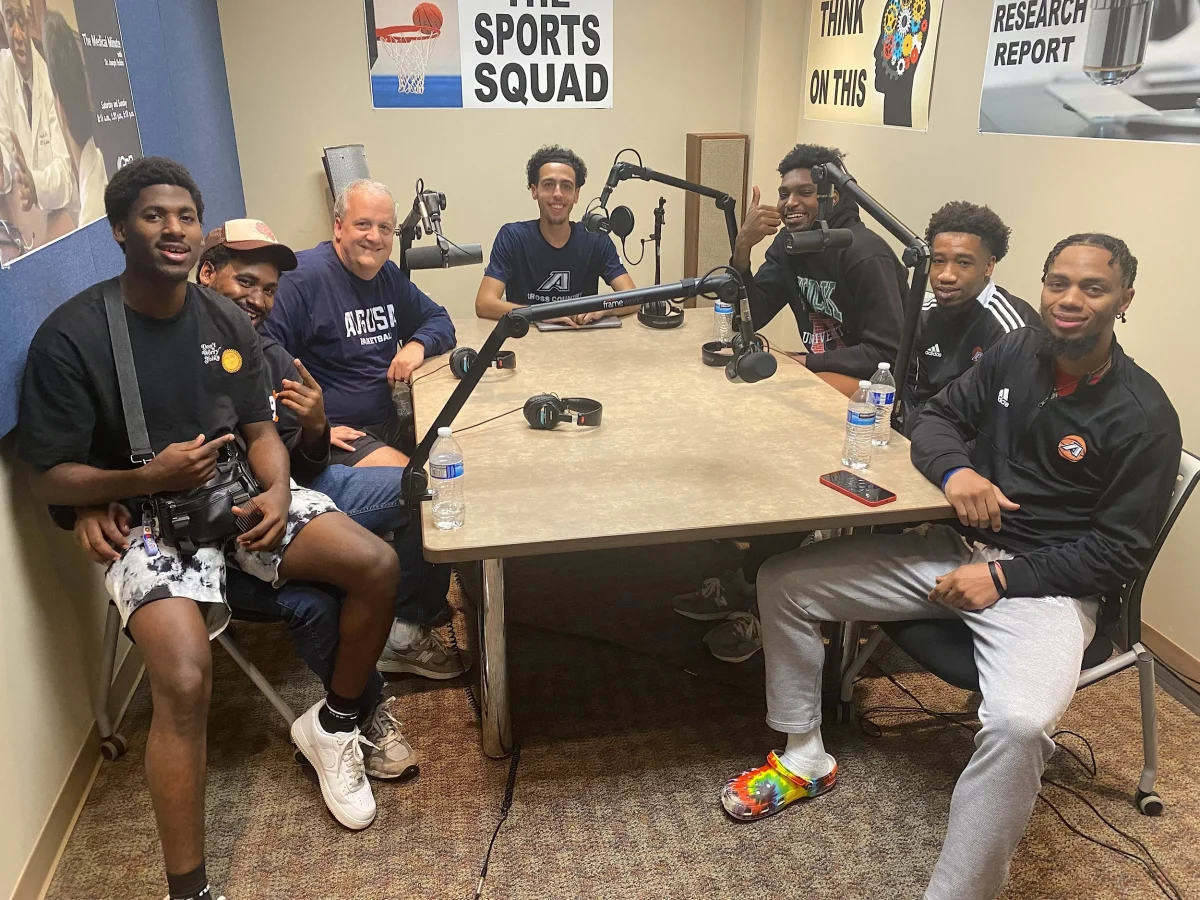 The Sports Squad 5/19: Metress and four Jaguar seniors are special guests
