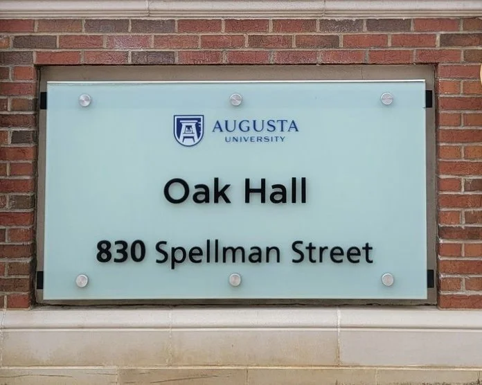 Volunteers asked to help students with move-in amid Oak Hall crisis