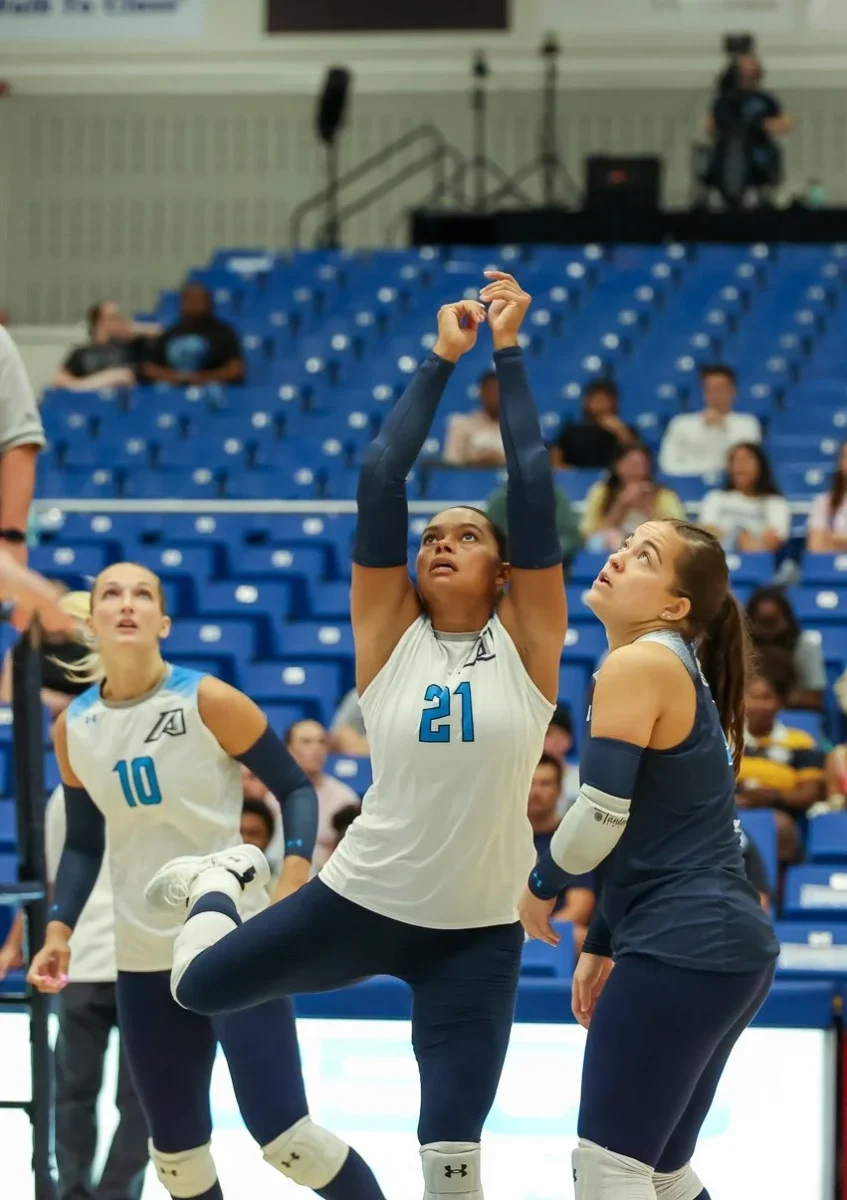 TSS 7/7: AU volleyball bounces back with comeback win at UNC Pembroke