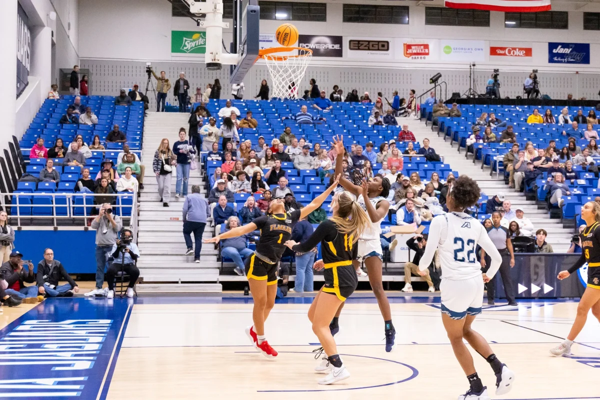 Abercrombie’s buzzer-beater lifts Jaguar women to thrilling win over Flagler