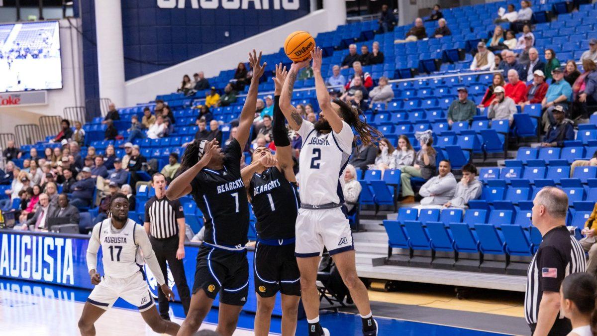 Augusta men stave off pesky Lander, improve to 17-7