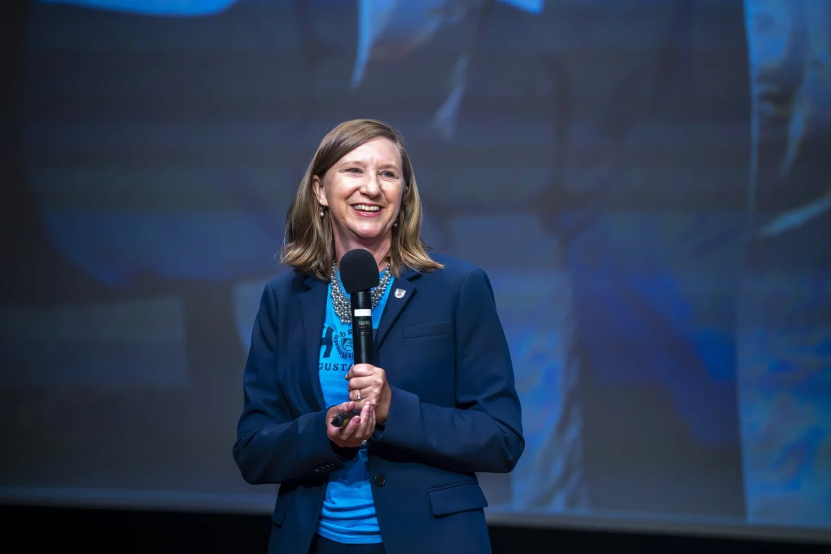 Davies highlights why AU continues to grow its enrollment