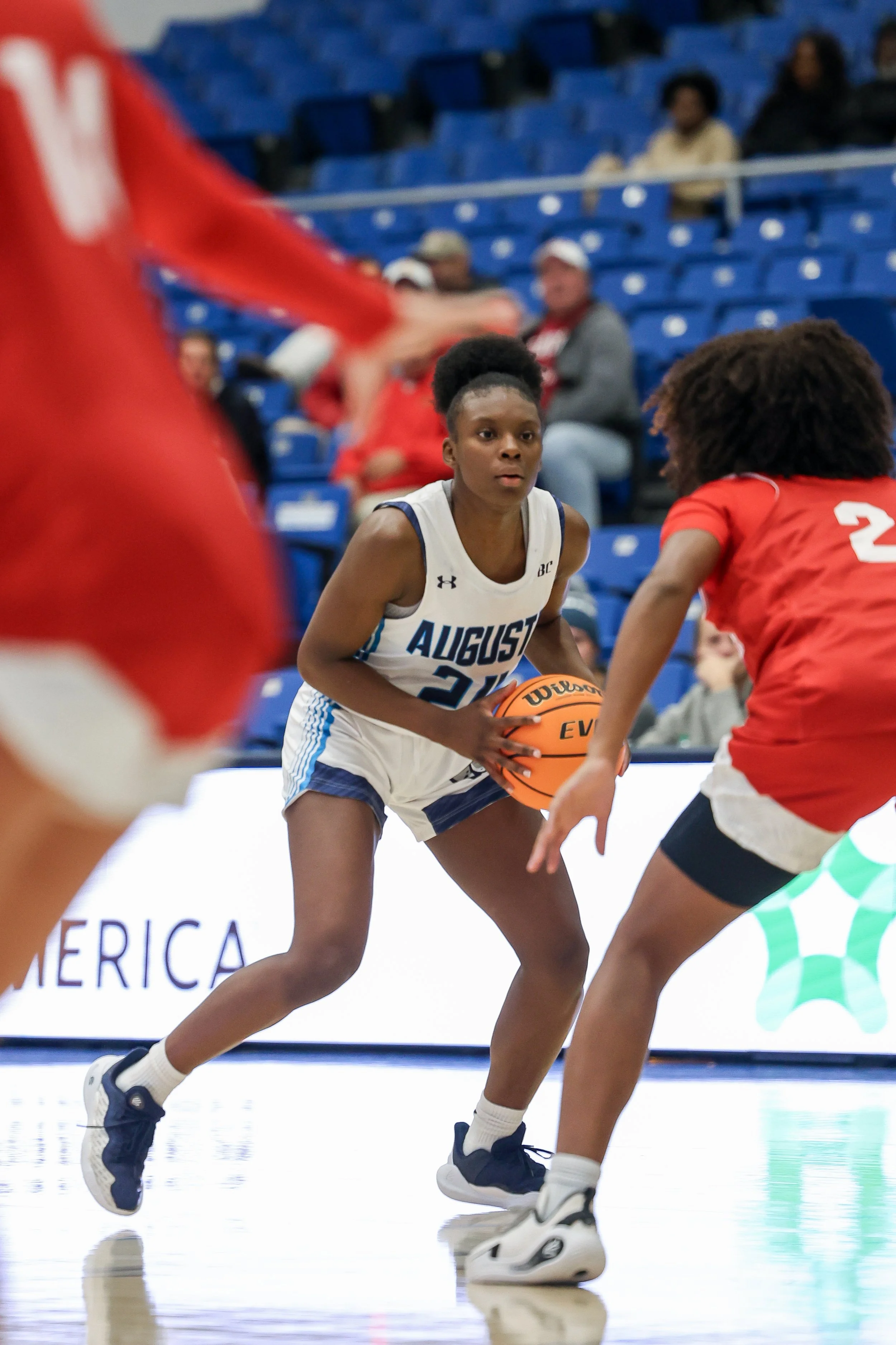 The Jaguars’ Quinasia Abercrombie (24) looks for a teammate. She had 26 points and 10 rebounds in the win over Anderson. At the top of the page, Abercrombie goes up for two points. She made 10 of 13 from the field as AU improved to 7-4 overall. (photos by Lydia Williams/the Bell Ringer) 