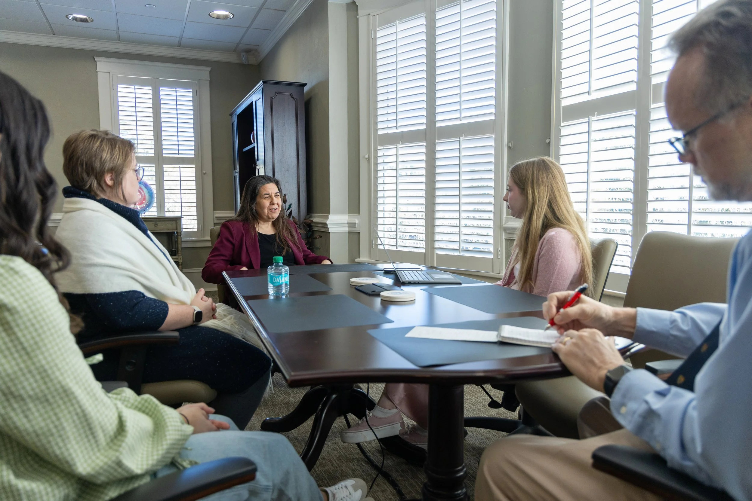  Provost Maggy Tomova’s meets with Bell Ringer news editor Caelyn Dockal, associate professor Carrie Reif-Stice, Rose Murray and professor David Bulla. (photos by Lydia Williams) 