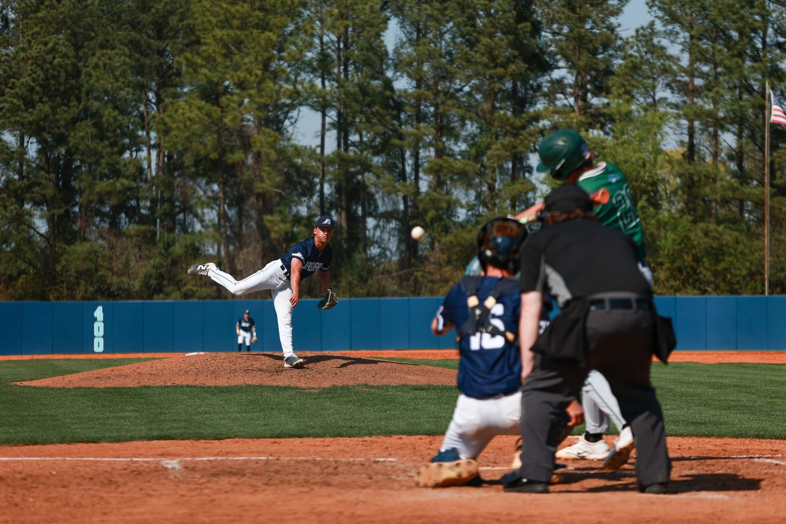  Caleb Jatko (32) throws a heater down the middle during his start on Saturday. After the win, Jatko is now 5-3 on the season. (photo by Rodrigo Burgos Avila/the Bell Ringer) 