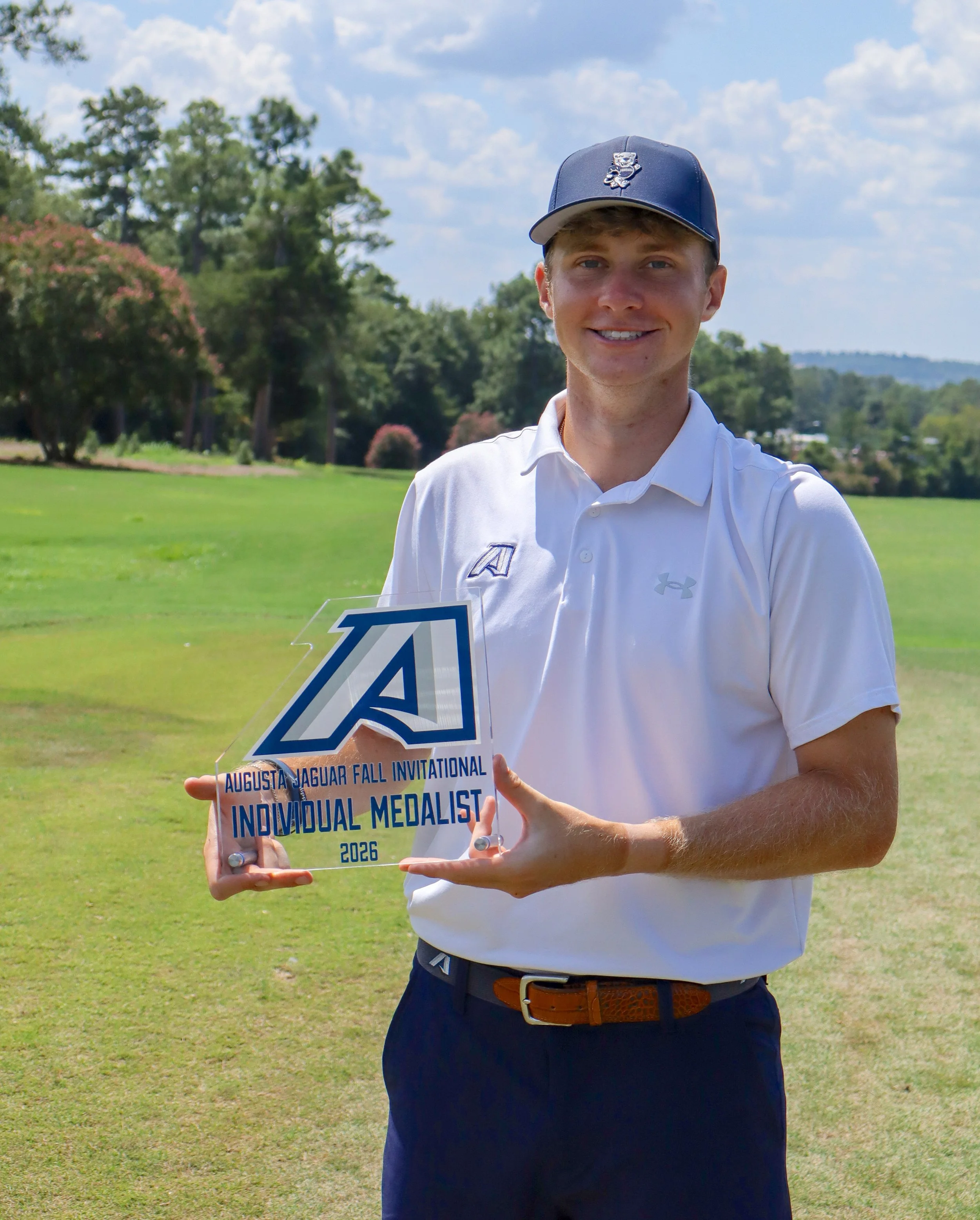  Chapman Barnett displays his championship trophy from the Jaguar Fall Invitational at Forest Hills. Barnett and Pieter Rossouw Jr. (top of the page) will lead the Jaguars into the Bearcat Invitational in Cincinnati next week. (photos by AU Athletics) 