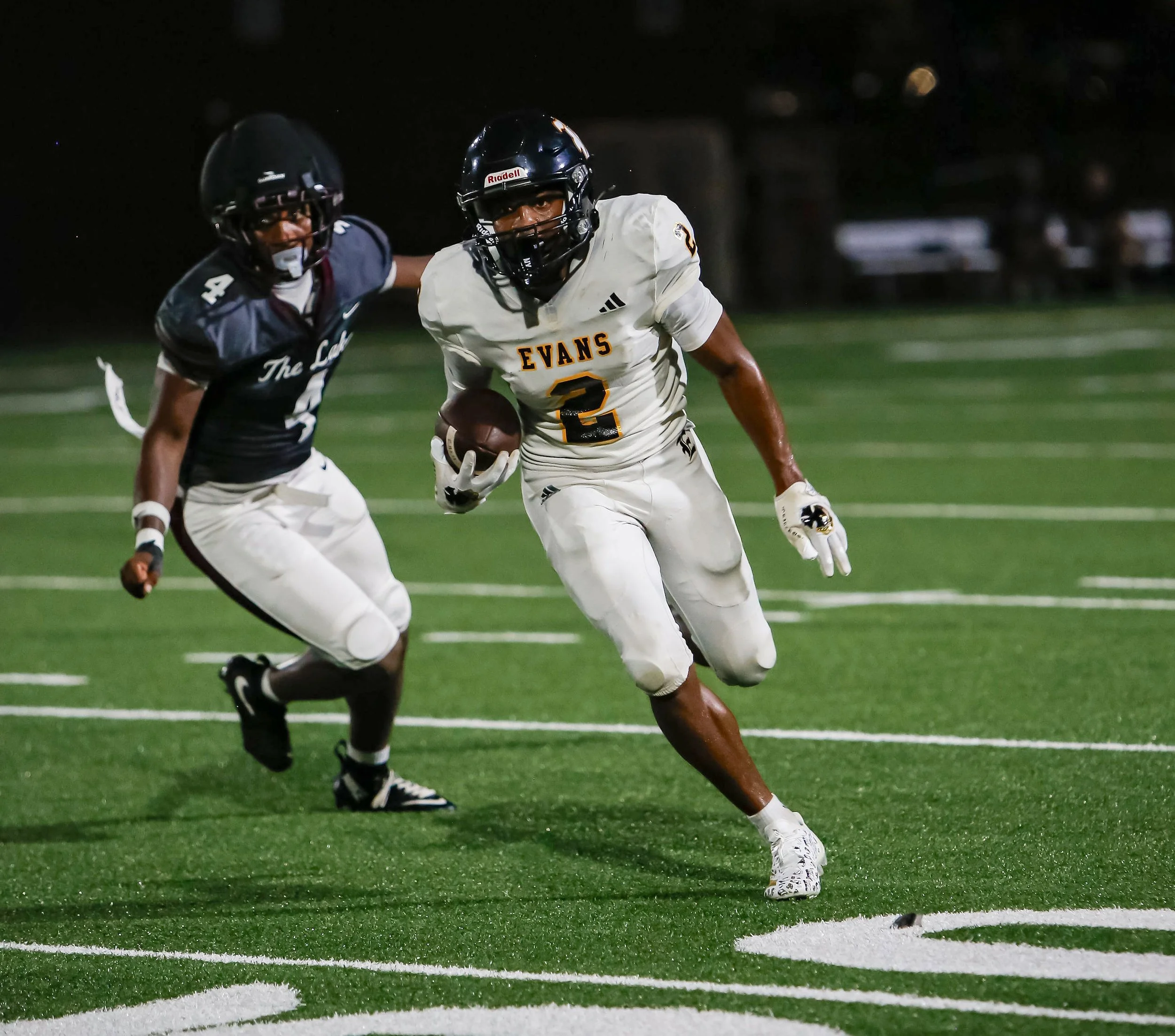  Brycen Gault (2) led Evans to a 34-15 win over Lakeside on Friday night, Sept. 4. At the top of the page, Gault finds daylight in the Panthers’ secondary. (photos by Brelynn Crewe/the Bell Ringer) 