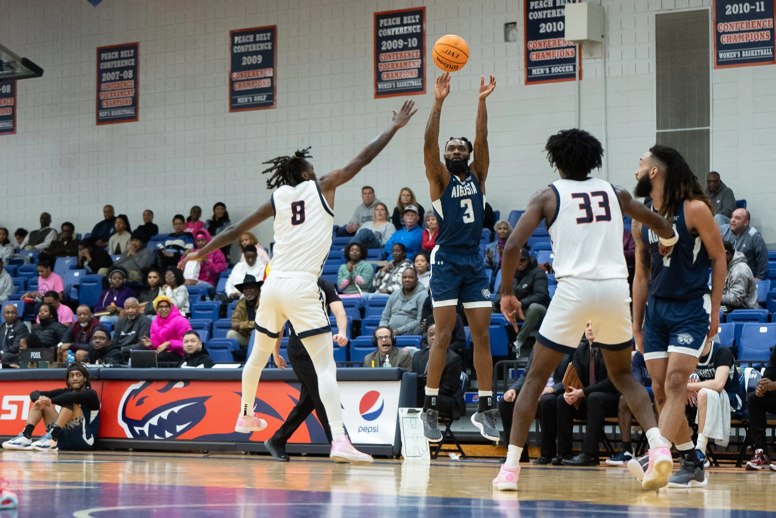  Ja’Queze Kirby (3) goes up for a jumper for the Jaguars in the 82-78 road win over the Lakers. At the top of the page, Demitri Gardner (2) came led AU with 23 points in the key Peach Belt Conference win for AU. (photos by Rachel Carman) 