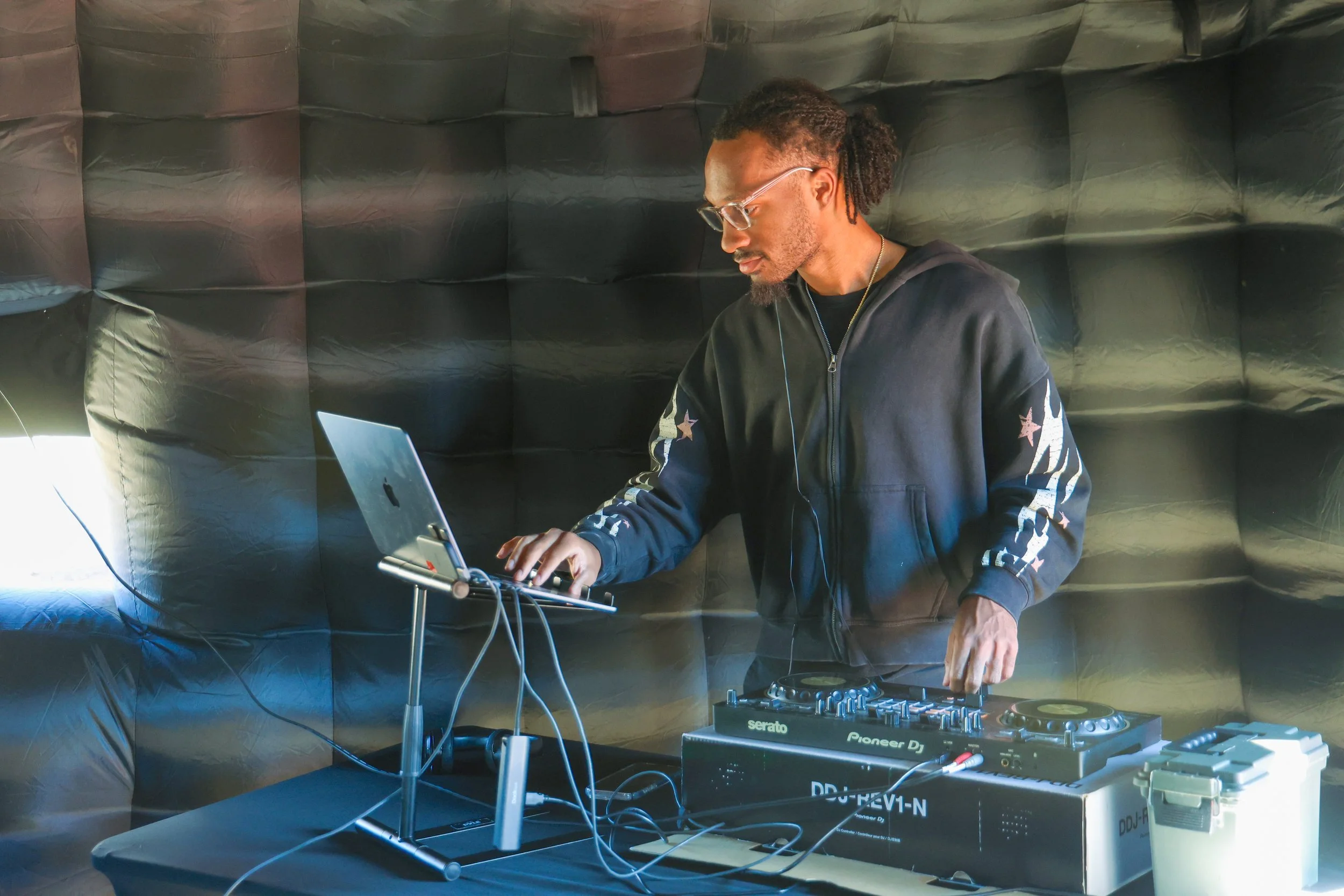  Jorden Crawford plays DJ as Augusta University’s annual Homecoming week began with Homecoming Hangout on Monday, Feb. 16, in the field outside the JSAC. At the top of the page, Homecoming T-shirts were available at Monday’s event on the Health Sciences Campus. (photos by Lydia Williams/the Bell Ringer) 