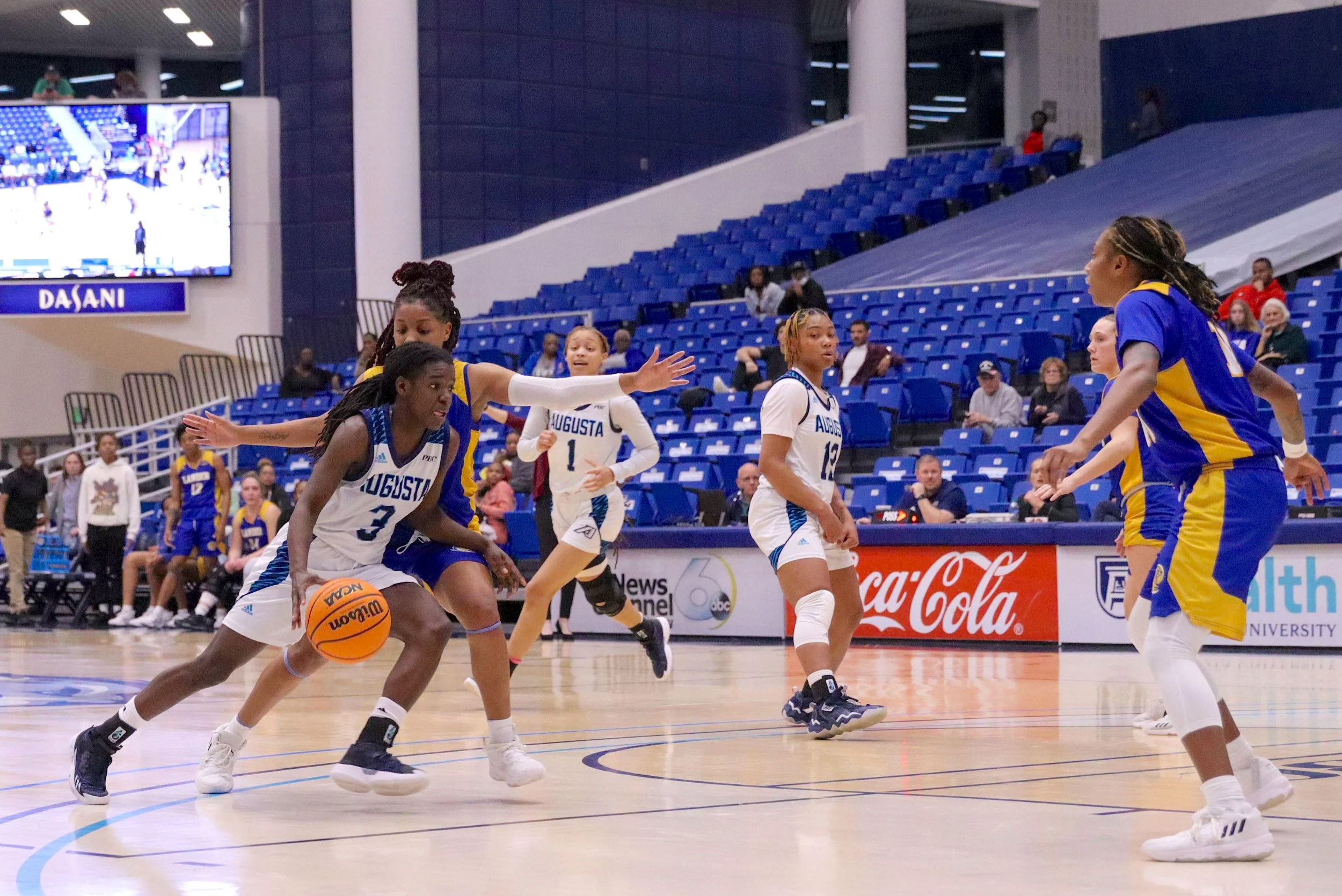  Kiera Howard drives to the bucket on a night when she had 11 points and 14 rebounds to help the Jaguars past Lander, 60-54. (photo by Madison Keel) 