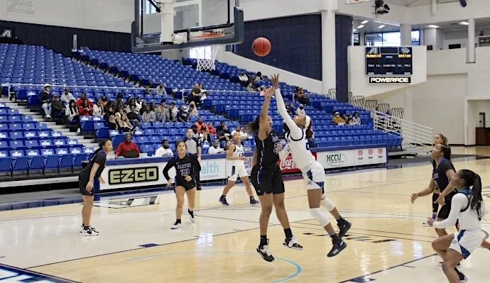  Kennedi Manning goes up for two points for the Jaguars. Manning had 16 points in the win over Southern Wesleyan. (photos by Shelbie Summerlin) 