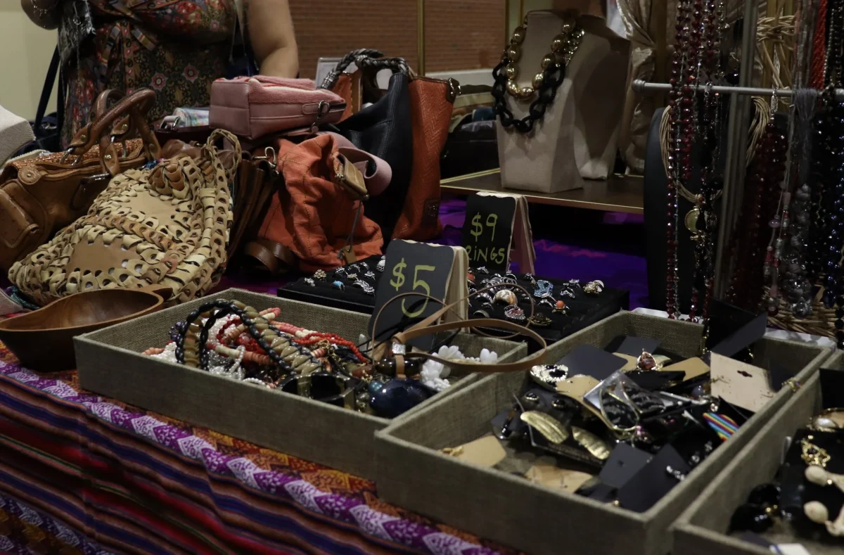 Vintage market brings fashion to Augusta