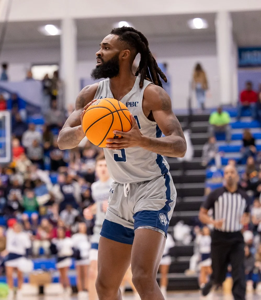  Ja’Queze Kirby had a career-high 30 points, but it wasn’t enough in a 114-112 shootout loss at USC Beaufort. At the top of the page, David Viti also had a career-high night for the Jaguars, scoring 27 points. (photos by Paula Toole, AU Athletics) 