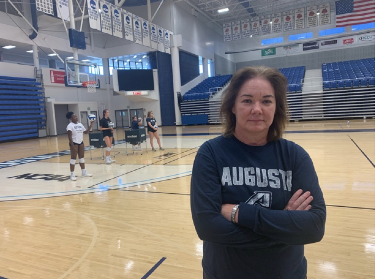  AU’s Sharon Quarles has 269 of her 500 career coaching wins with the Jaguars in 14 seasons. (file photo) At the top of the page, AU’s Madelyn Eden (15) goes for the kill. (photo by Madison Keel) 