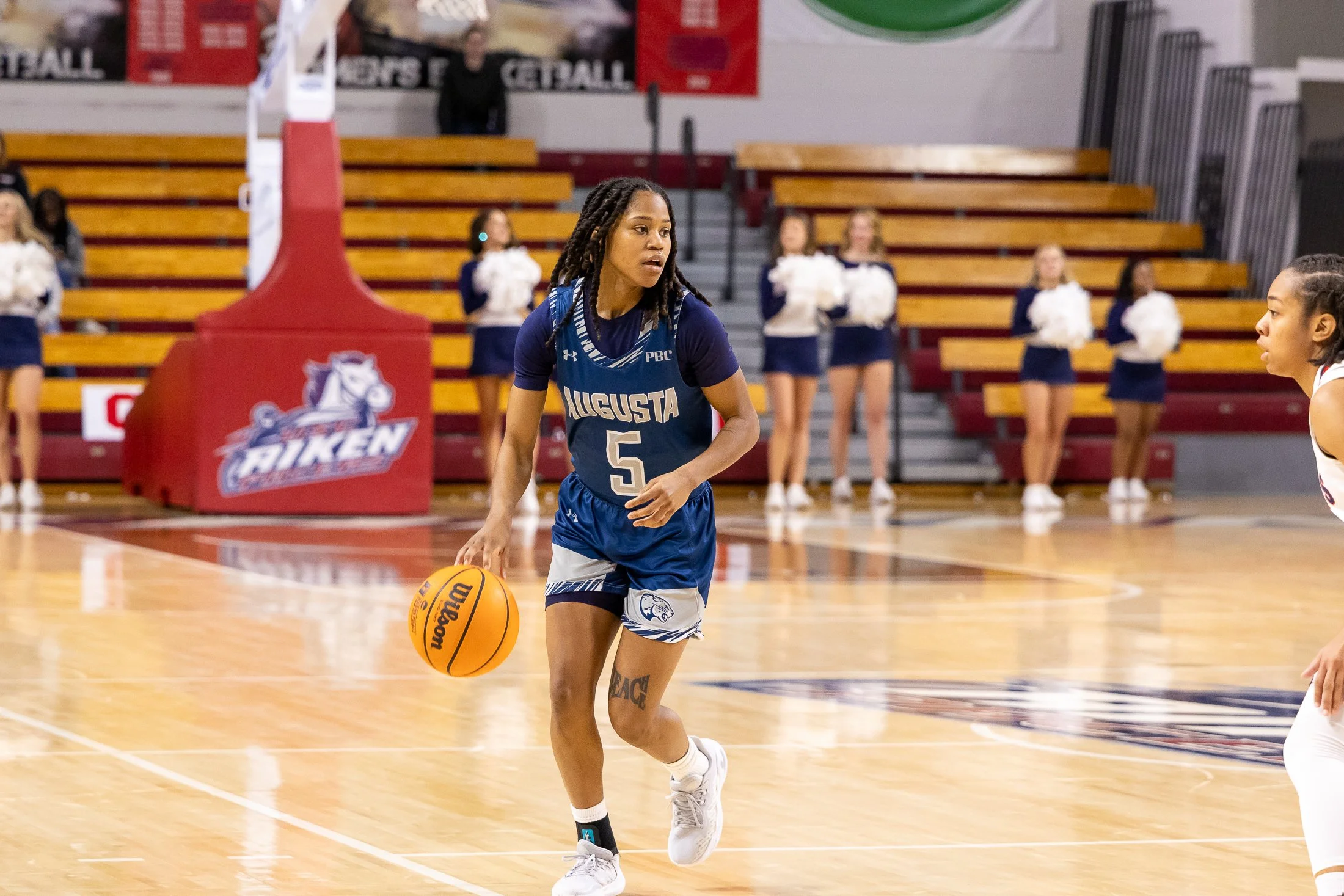  Autumn Phillips (5) brings the ball down the court in the Jaguars’ 67-37 win at USC Aiken on Sunday, Jan. 12. (photos by Paula Toole/AU Athletics) 