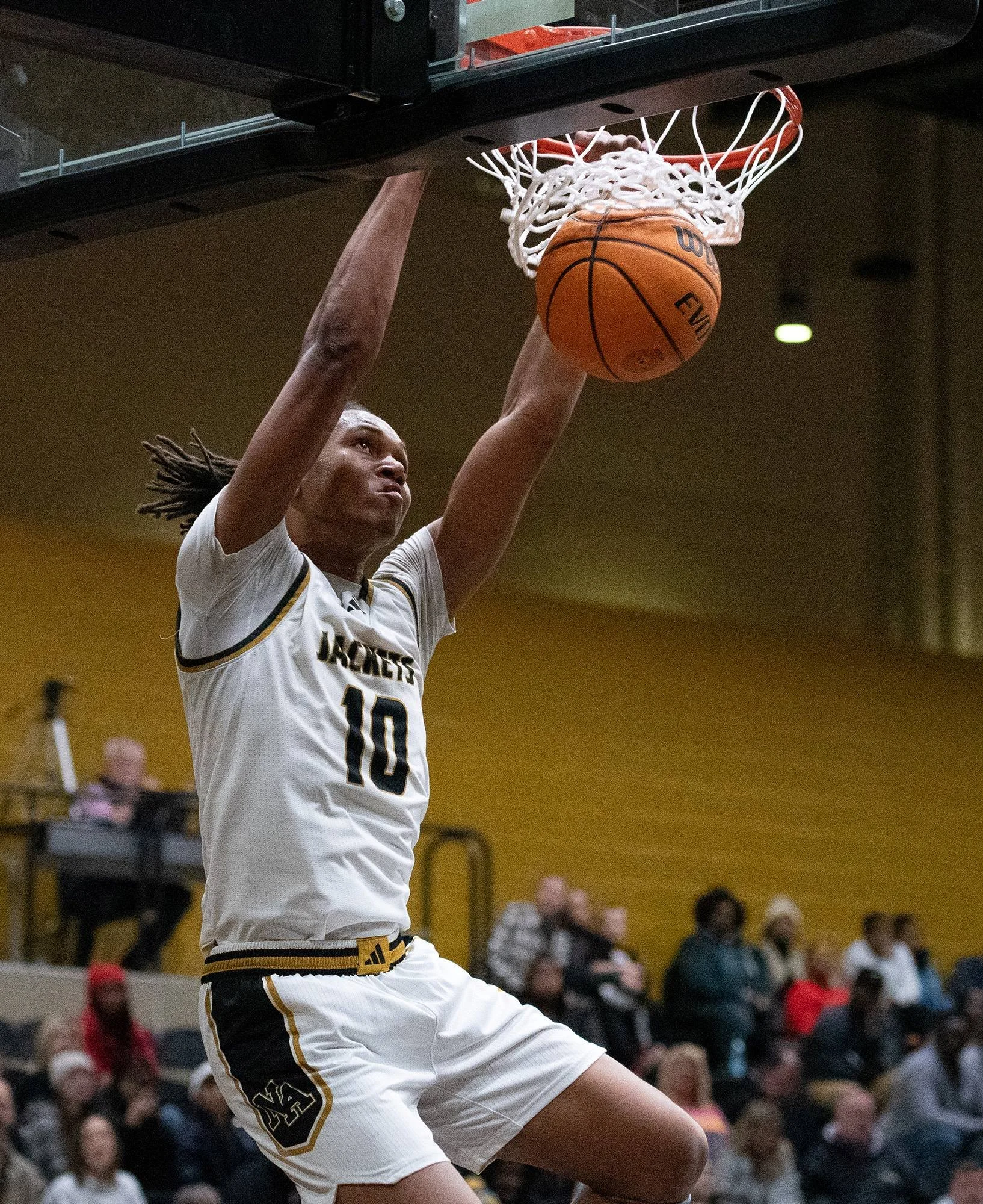  AU men’s basketball recruit Daron Dunbar of North Augusta High School dunks the ball in the first half against South Aiken at North Augusta High School in a contest played on Jan. 9, 2025. Dunbar was an all-state selection in South Carolina and led his team to the 4-A state title game (photo special to the Bell Ringer by Mike Adams/Augusta Good News) 